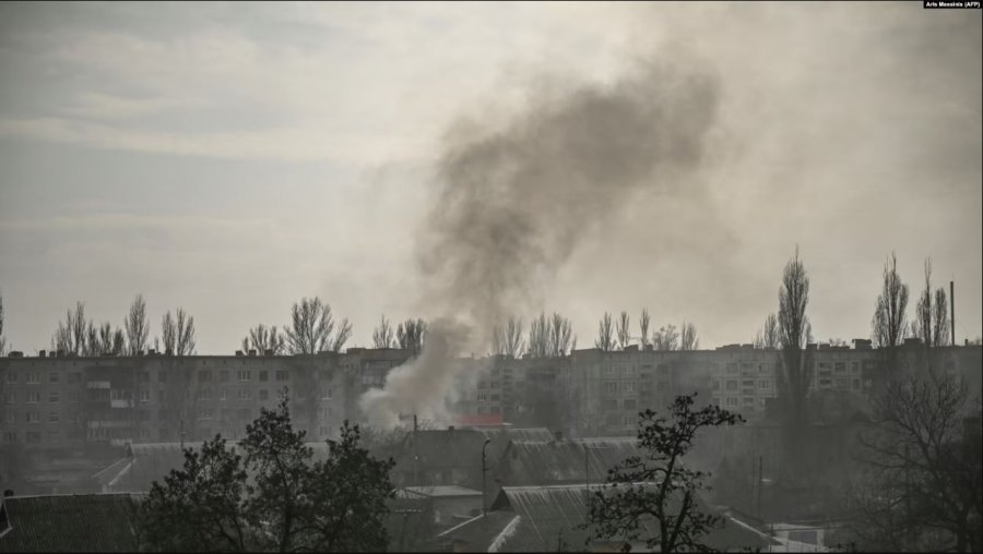 Rusia tërhiqet në veri të Bakhmutit; njoftime për fillimin e ofensivës ukrainase