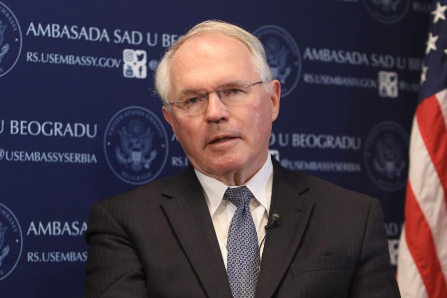 Hill, gazetarëve: Edhe unë po pyes pse nuk është formuar ende Asociacioni