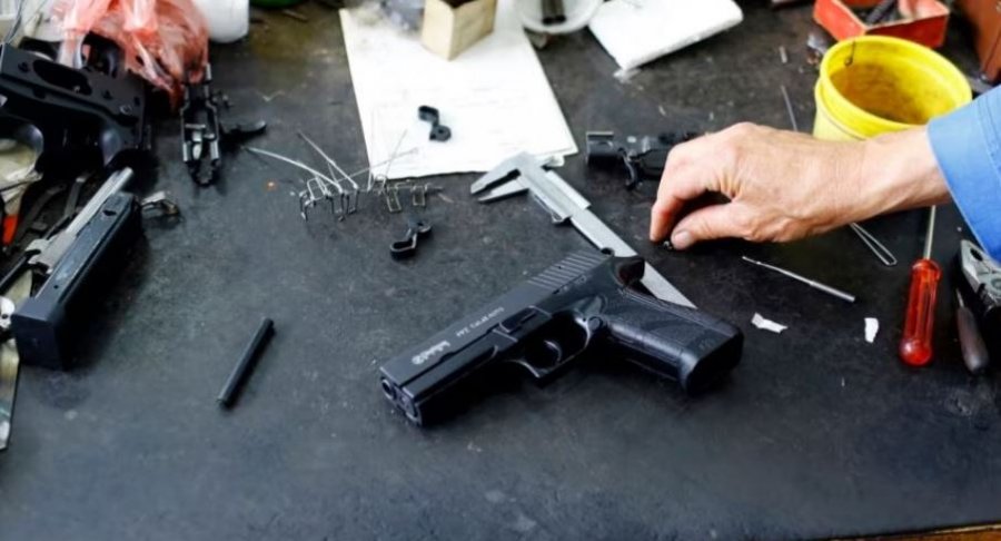 Serbi, amnisti për dorëzimin e armëve të paligjshme deri më 8 qershor