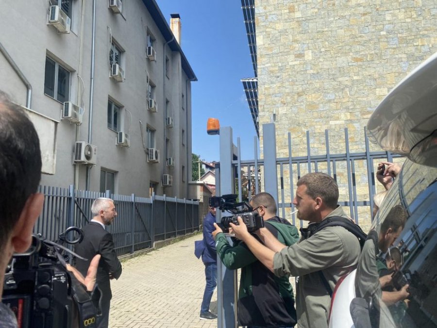 Atiqi në Komunë, shoqërohet nga një numër i madh policësh
