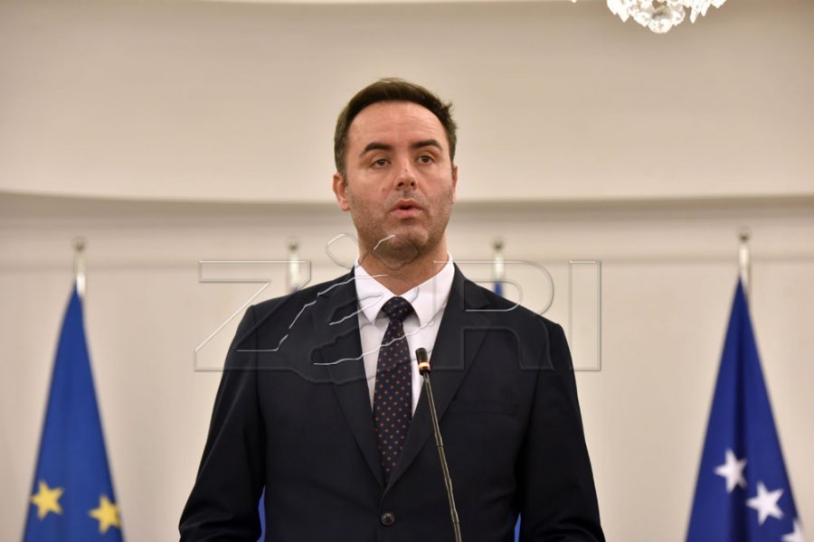 Konjufca vërejtje ministrave: Herave tjera të vini me kohë në Kuvend, s’është mirë t’ju presin deputetët