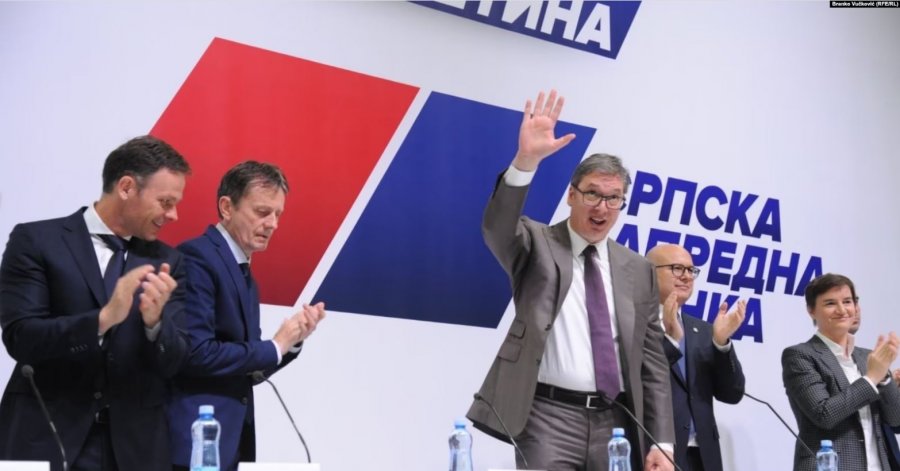 Vuçiqi jep dorëheqje nga udhëheqja e SNS-së