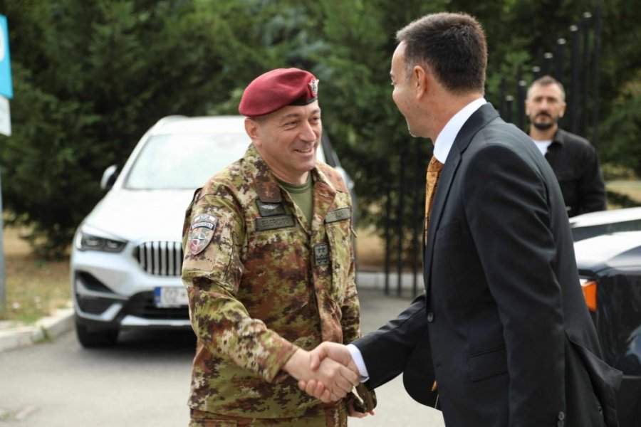 Drejtori i SHKK-së pret në takim komandantin e KFOR-it, Enrico Barduani