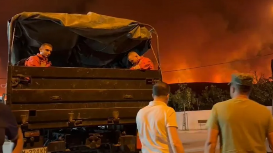 Zjarri përfshin një tjetër fshat në Gramsh, nis evakuimi i banorëve