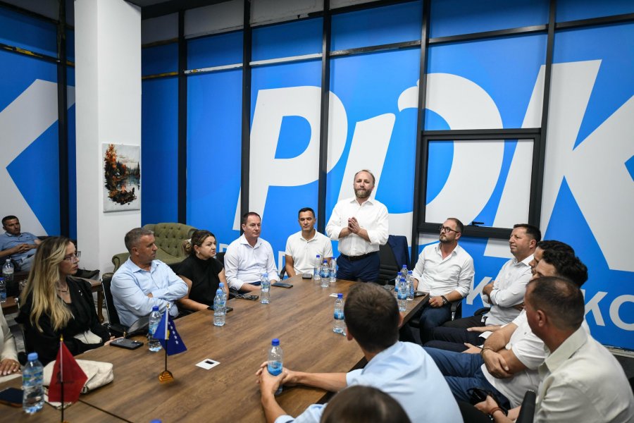 Tahiri takon kandidatin e PDK-së për Drenas dhe kandidatët për asamble
