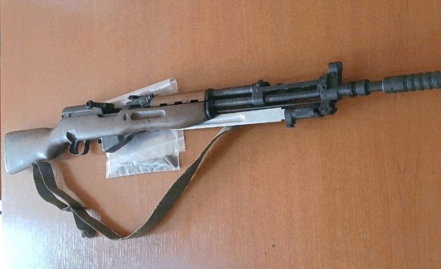 Sekuestrohen dy armë zjarri në Ferizaj