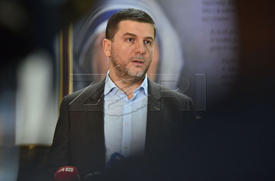Krasniqi: PDK-ja kërkon takim të grupeve parlamentare para nisjes së seancës