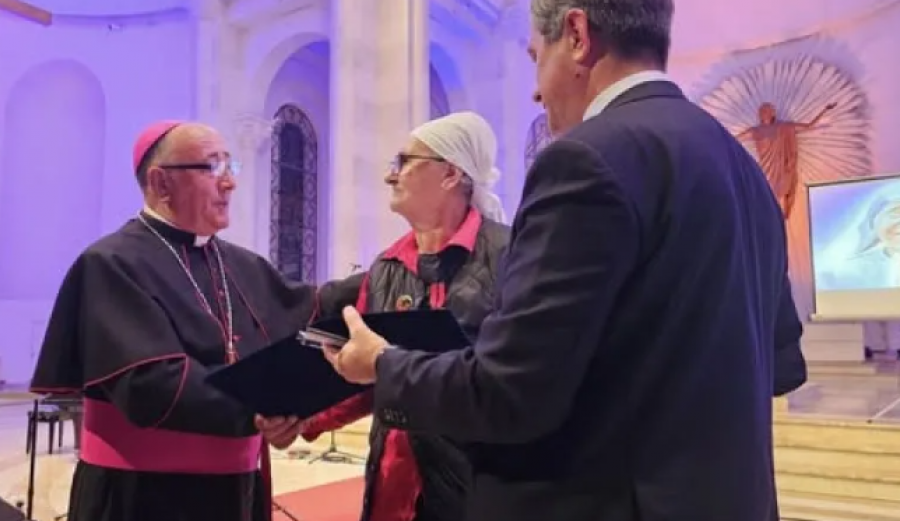 Dioqeza Prizren - Prishtinë nderon “nënën e UÇK-së” Stane Gashin në kuadër të Ditëve të Nënë Terezës