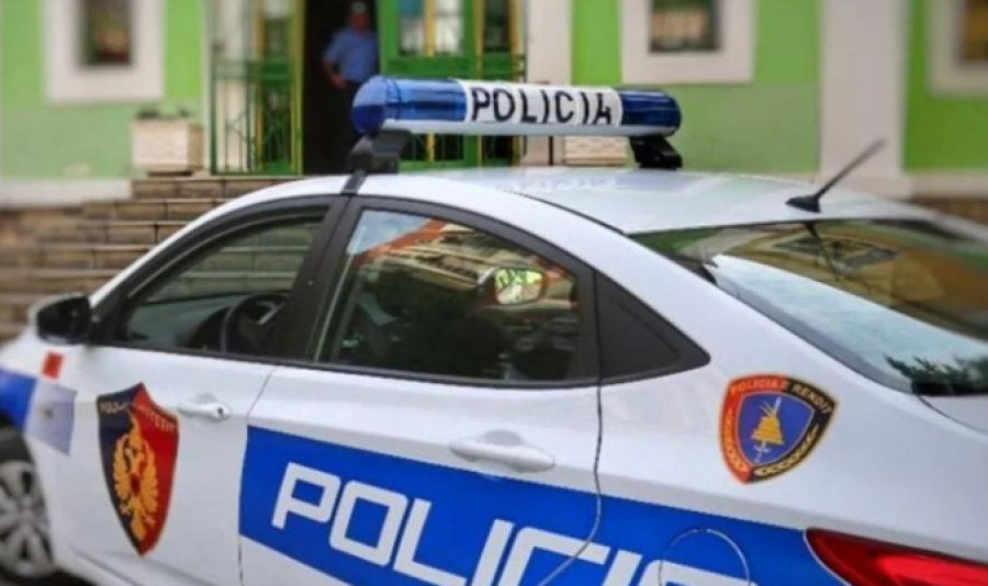 Një 50-vjeçar gjendet pa shenja jete brenda automjetit në Shkodër