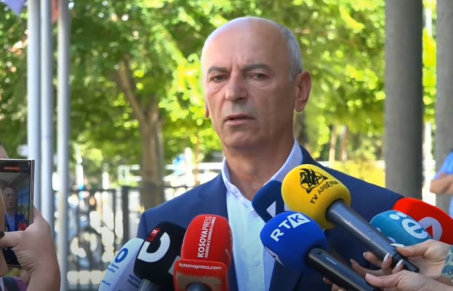 Jakup Nura fyen Dimal Bashën, e krahason me një gomar që u prin 100 luanëve