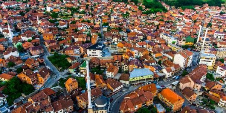Rruga e harruar në Brestoc të Rahovecit rrezikon udhëtarët e banorët