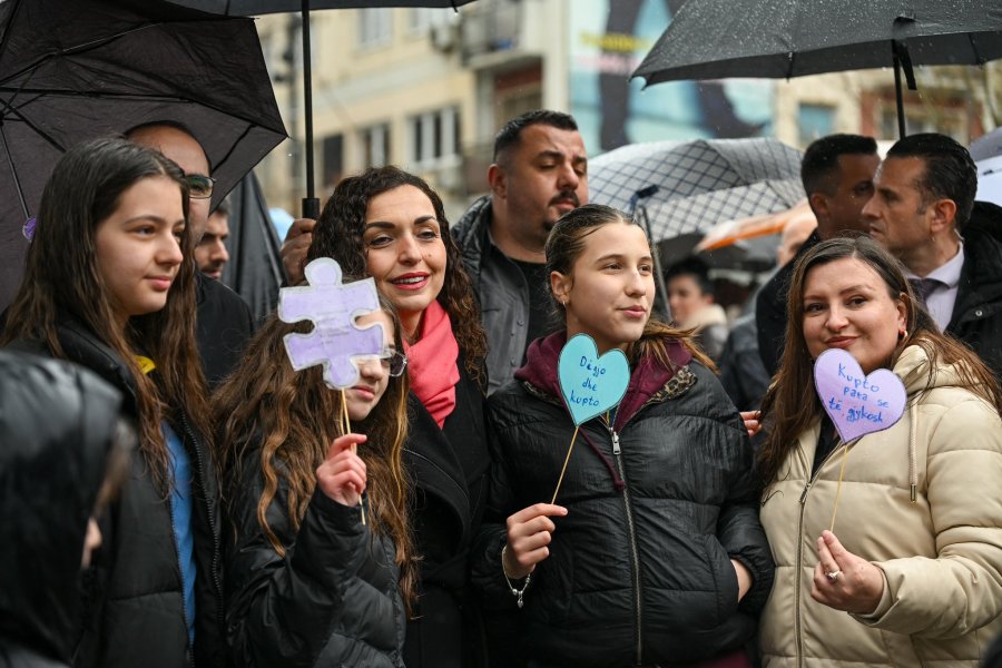 Osmani marshon në shi për ndërgjegjësimin ndaj autizmit