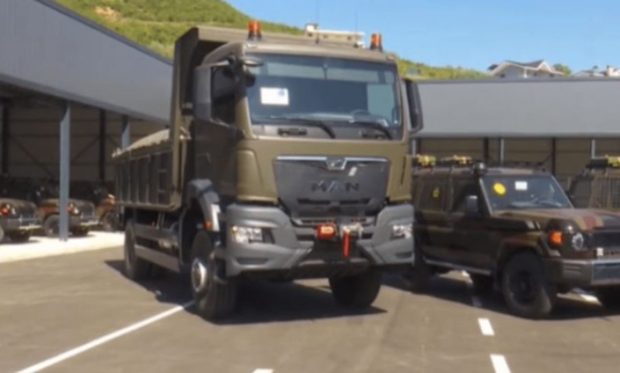 Ushtria shqiptare pajiset me 40 mjetet e para taktike “Made in Albania” [video]