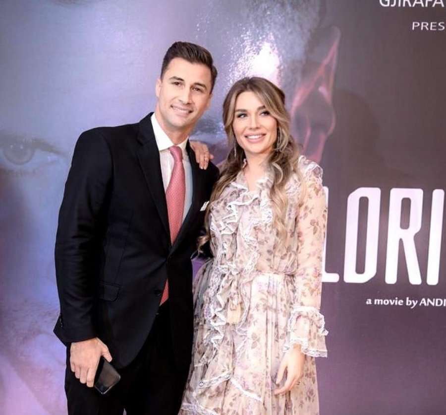 Bashkëshortja i kërkoi të bënin një foto, Lorik Cana ‘ia punon keq’