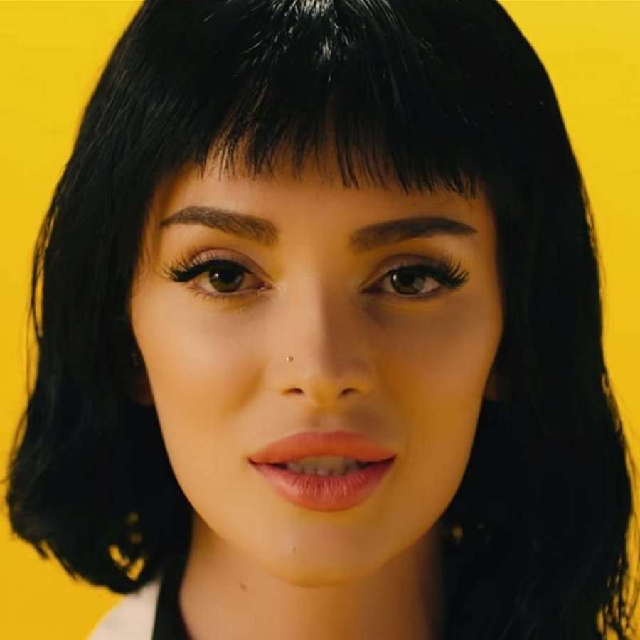 Era Istrefi në lidhje të re me këngëtarin britanik