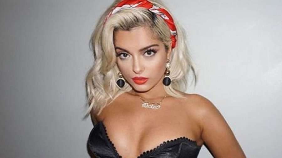 Bebe Rexha, shpalos pak gjoksin për fansat