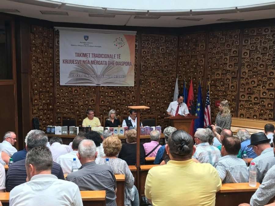 Krijuesit nga mërgata promovojnë librat në Prishtinë