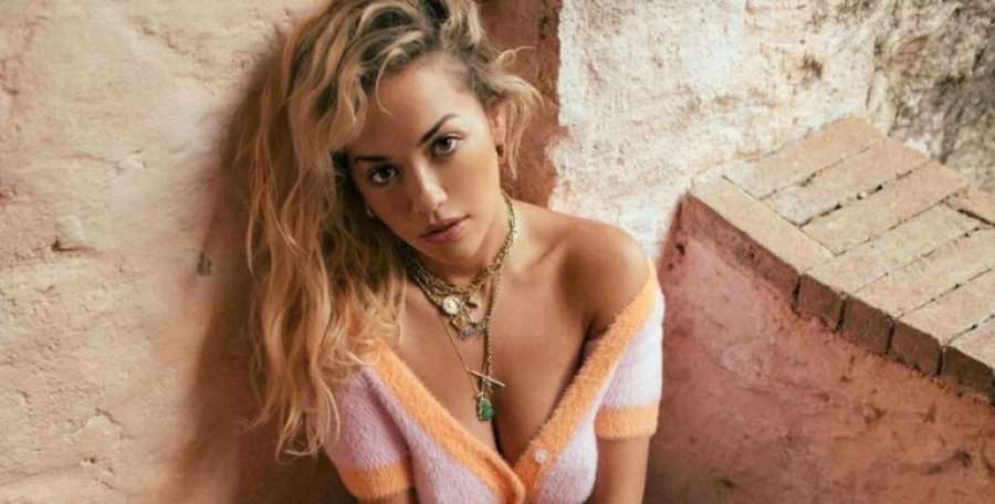 Rita Ora sërish probleme me frymëmarrjen