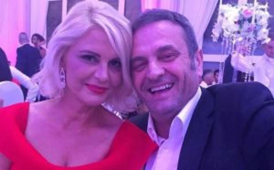 Sinan Vllasaliu bëhet romantik për ditëlindjen e gruas
