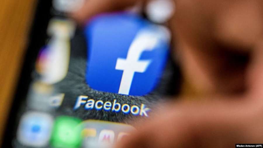 Bloomberg: Facebook ka paguar kontraktues për të transkriptuar mesazhet