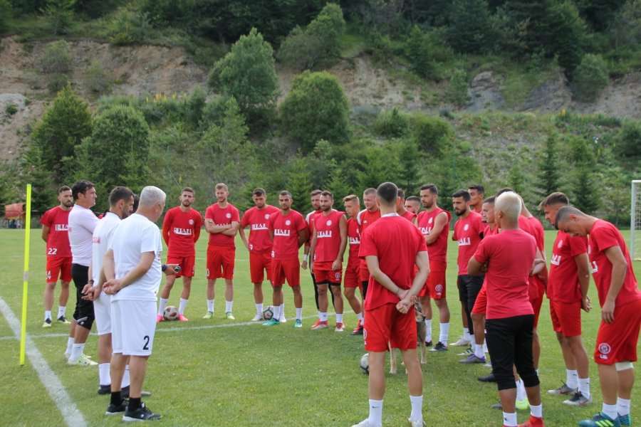 “Çmendet” Gjilani i ofron 54 mijë euro futbollistit shqiptar
