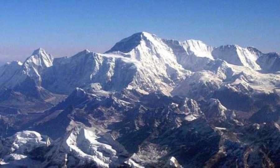 Ngjitja në Everest: Përcaktohen rregulla të reja për alpinistët