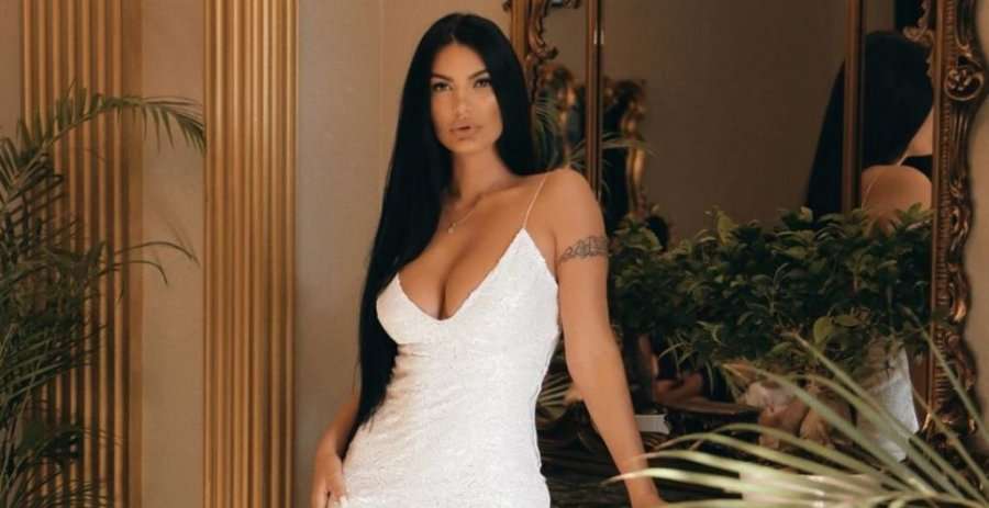 Fustani super i shkurtër gati sa nuk u zbuloi gjithçka Zaimina Vasjarit