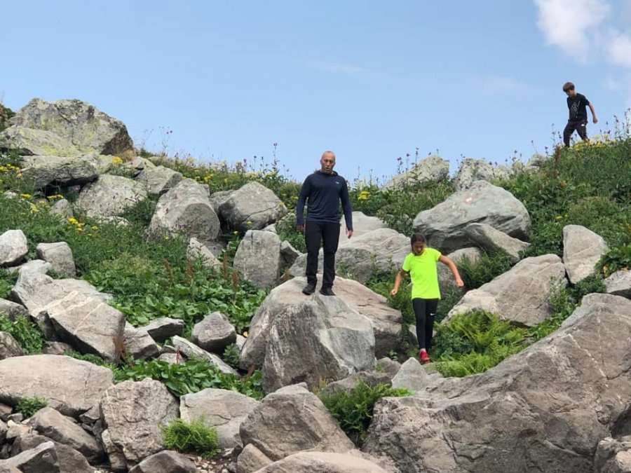 Haradinaj ngjitet në Bjeshkët e Sharrit