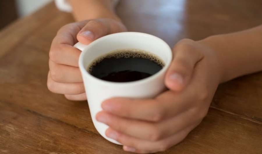 Arsyeja serioze pse nuk duhet të pini kafe në mëngjes