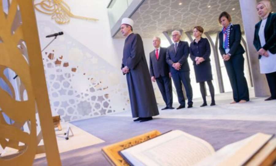 Presidenti gjerman viziton xhaminë ku imam është një shqiptar