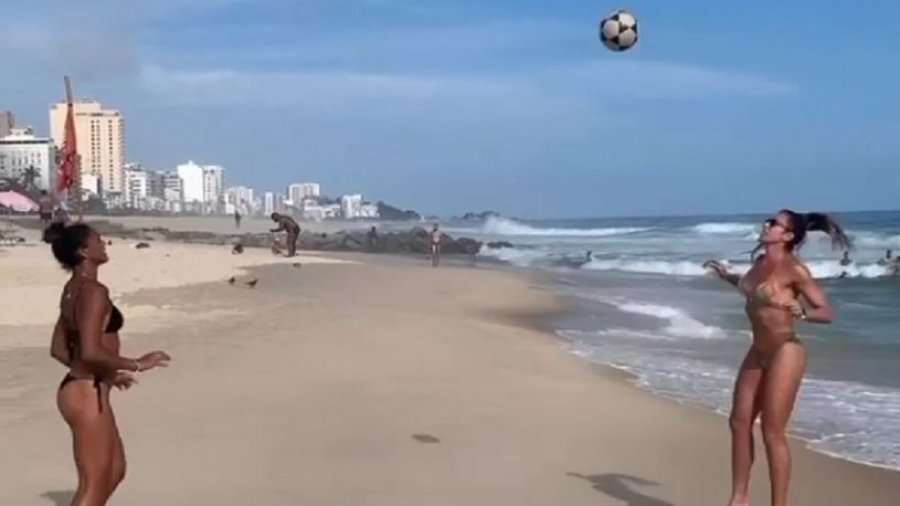 E 'shpartalloi' Neymarin, seks-bomba braziliane zbulon një sport të ri, e kontrollon topin me gjoks