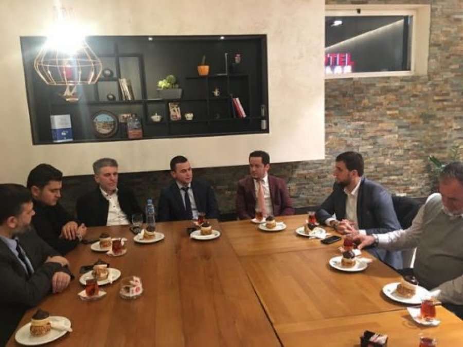 Xhamitë shqiptare në Zvicër mblodhën mbi 500 000 franga për të prekurit nga tërmeti
