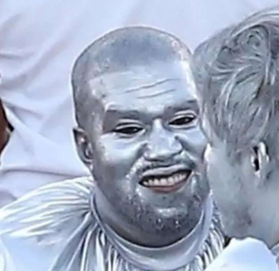 Kështu endet rrugëve Kanye West