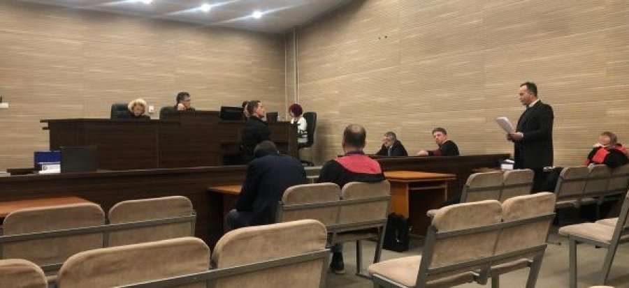 Gjykimi ndaj ish-deputetit, dëshmitari: “E kom shitë lopën e viçin për m’i bo 1050 euro për vizë, e në fund s’e mora”