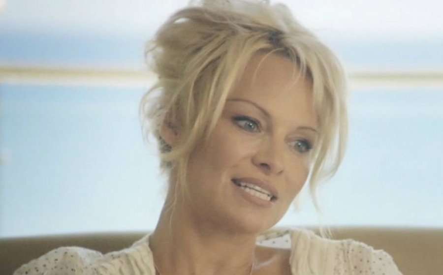Pamela Anderson zhvishet tërësisht në pjesën e poshtme