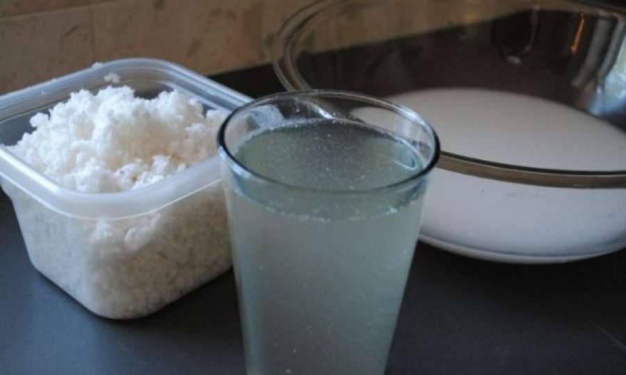 Quhet 'uji i bekuar', këto janë sëmundjet që shëron lëngu i kokosit