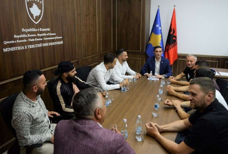Ministri Shala takohet me përfaqësuesit e lokaleve të natës, përpiqet ta gjejë një gjuhë të përbashkët