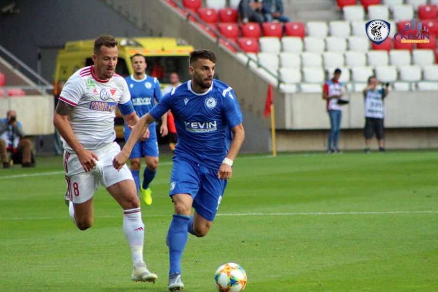 Presidenti shqiptar fyen futbollistët e tij: Haram e paçi nëse nuk kualifikoheni