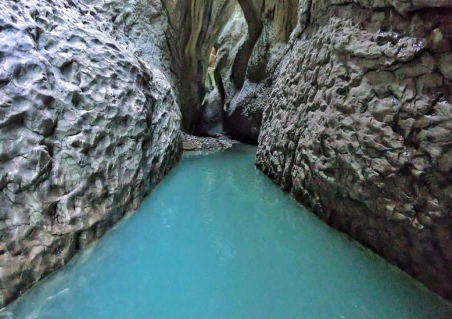 Kjo është 25 vjeçarja që u mbyt sot në kanionin shqiptar