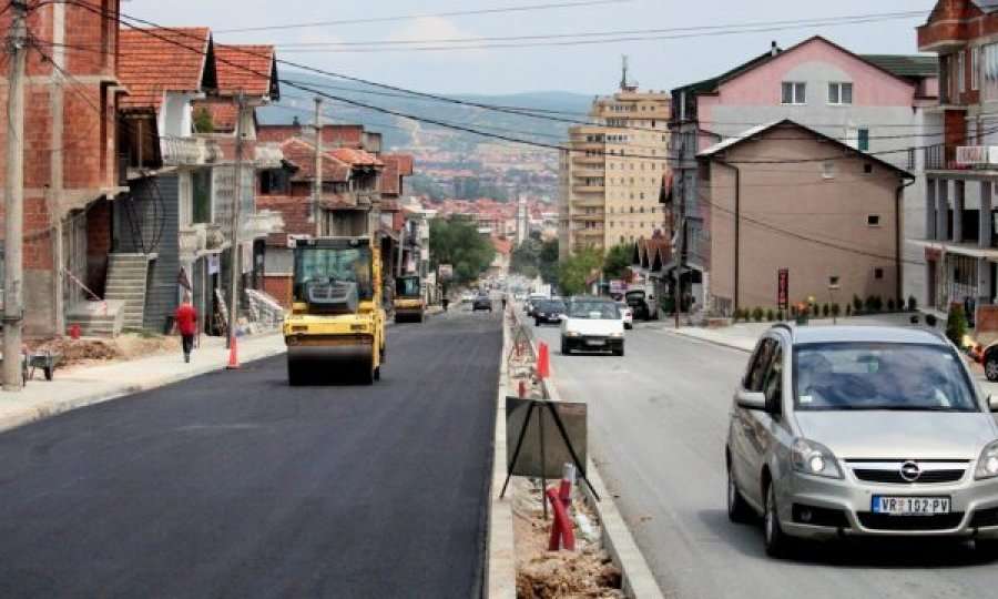 Komuna e Gjilanit asfalton rrugën katër korsi Gjilan-Livoç