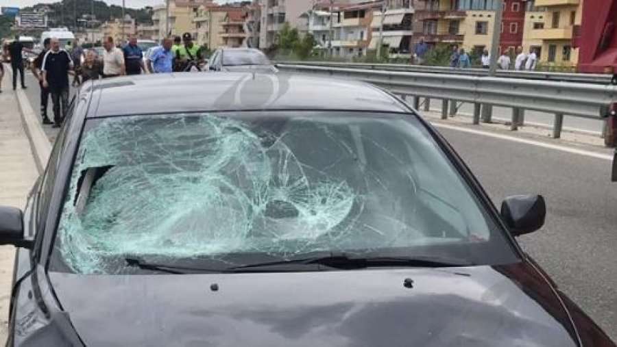 Tentoi të kalojë autostradën, aksidentohet për vdekje 45 vjeçarja