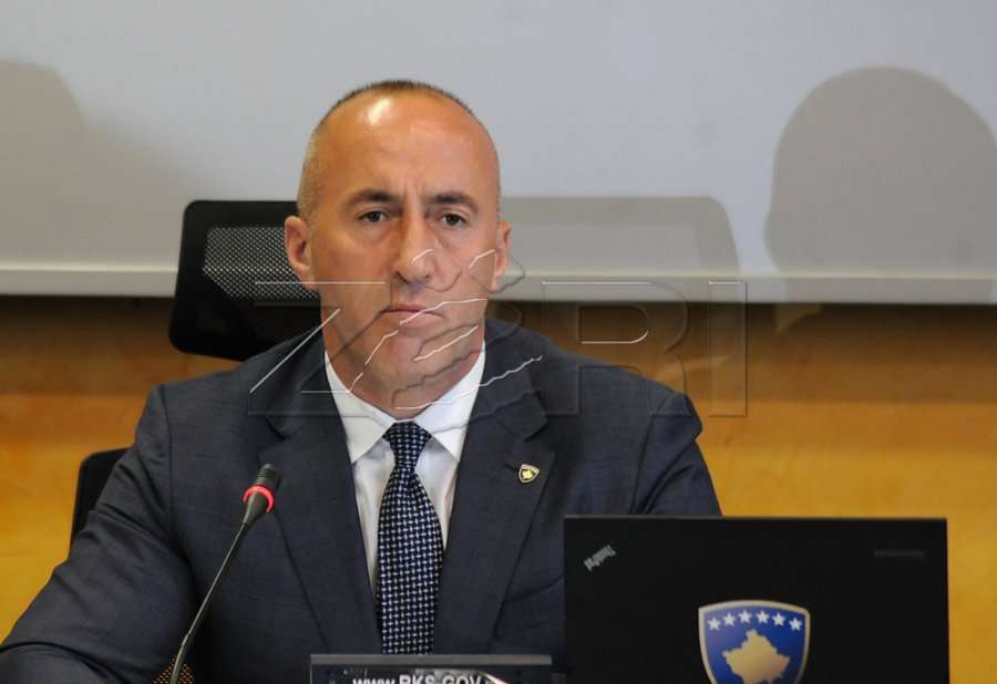 Momenti kur Haradinaj pas dorëheqjes del nga objekti i qeverisë (FOTO)