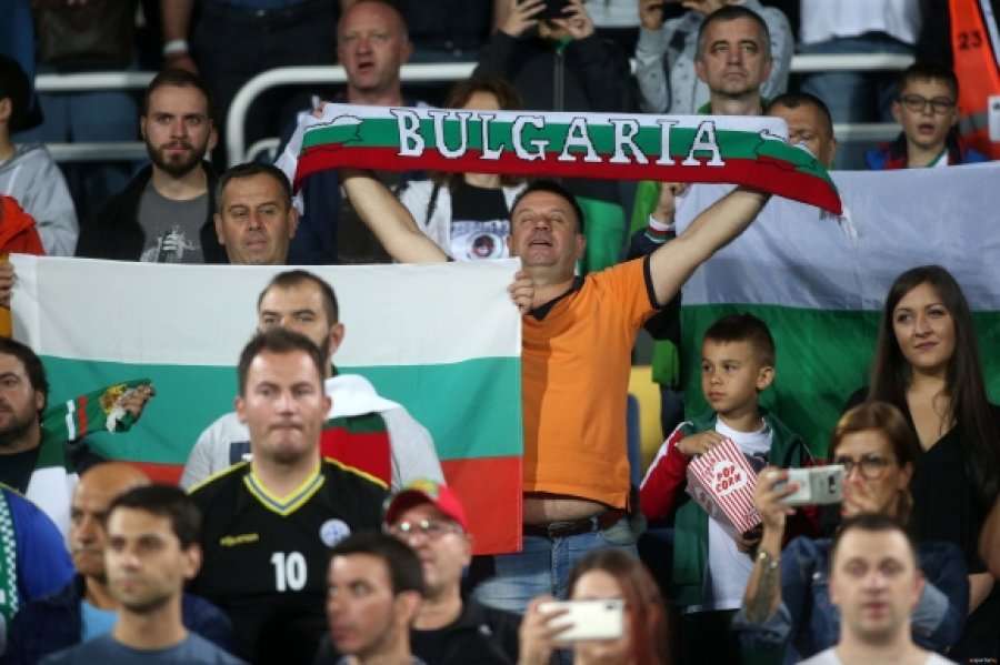 Momenti kur tifozët e Bullgarisë fillojnë t'i sulmojnë 'Dardanët' pas humbjes turpëruese