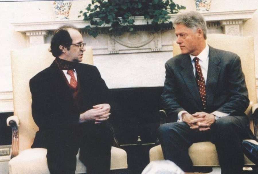 Clinton para dhjetë viteve në Kosovë tregoi se si Rugova kërkoi nga ai të na ndihmojë