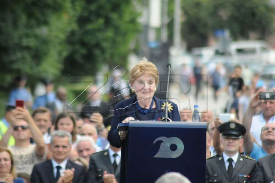 Skandaloze: Sportisti serb shpërthen me fjalë të turpshme për vizitën e Madeleine Albright në Kosovë
