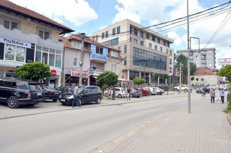 Komuna e Skenderajt paguan 6 edukatore serbe, Mitrovica e Vushtrria asnjë