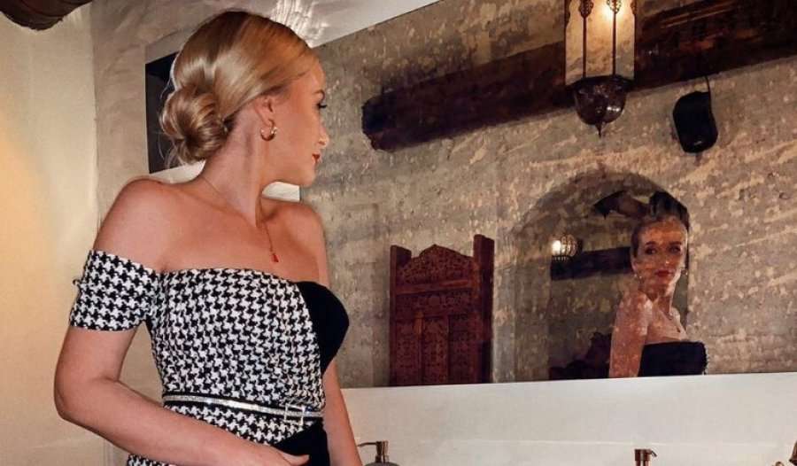 Adriana Matoshi hap arkivat, publikon foto në të brendshme