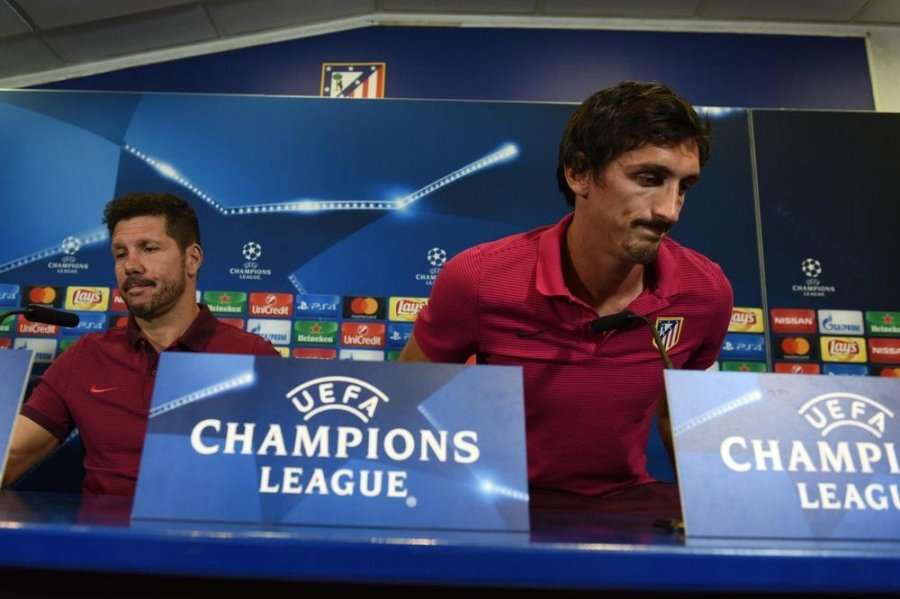 ‘Çmendet’ futbollisti malazez, e gjuan me këpucë trajnerin që e quan mi