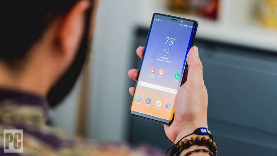 Ministria e Zhvillimit Rajonal ndan 7 mijë euro për telefona (Dokument)
