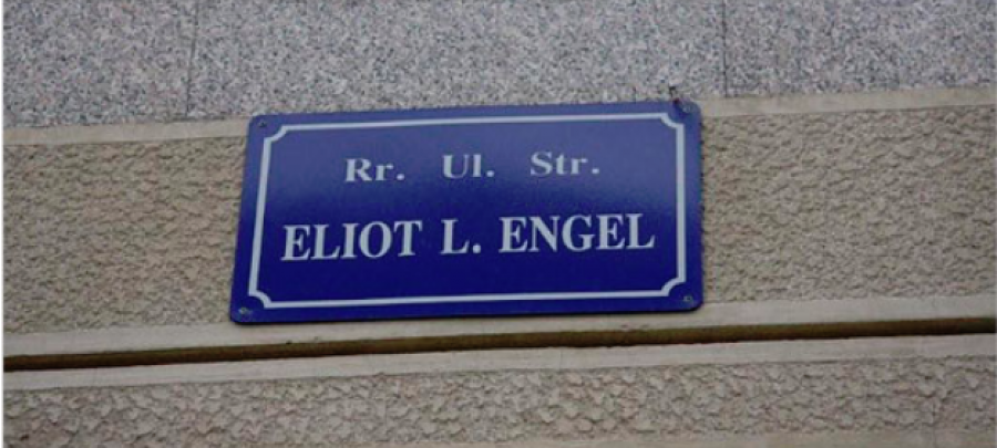 Gjakovarët s’duan që rrugës t’i vihet emri Eliot Engel